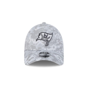 Tampa Bay Buccaneers 2024 NFL Salute to Service New Era 9FORTY Cap Weiß - STADIUMDREAMS