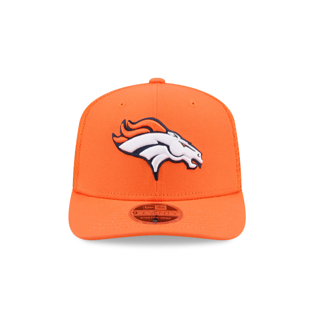 Denver Broncos New Era 9SEVENTY Stretch-Snap-Trucker-Cap in Orange frontal abgebildet