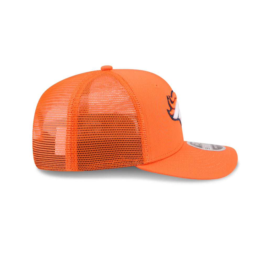 Denver Broncos New Era 9SEVENTY Stretch Snap NFL Trucker Cap in Orange, Seitenansicht