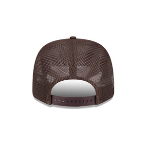 San Diego Padres NEW ERA 9SEVENTY Stretch-Snap MLB Trucker Cap in Braun, Frontansicht mit Teamlogo