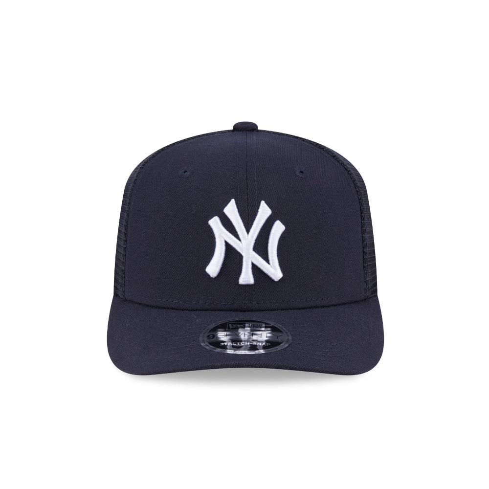 New Era New York Yankees 9SEVENTY Stretch Snap MLB Trucker Cap in Blau、】【