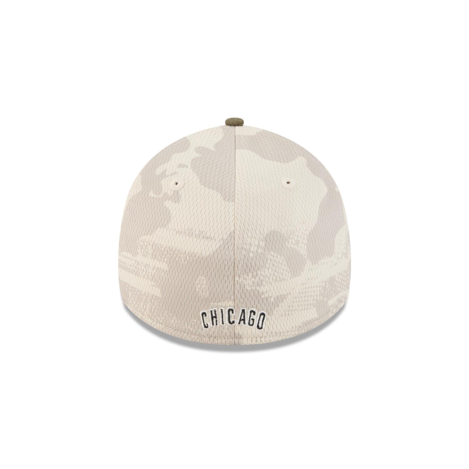 Chicago Cubs 2025 MLB Armed Forces New Era 39THIRTY Flex Cap Beige