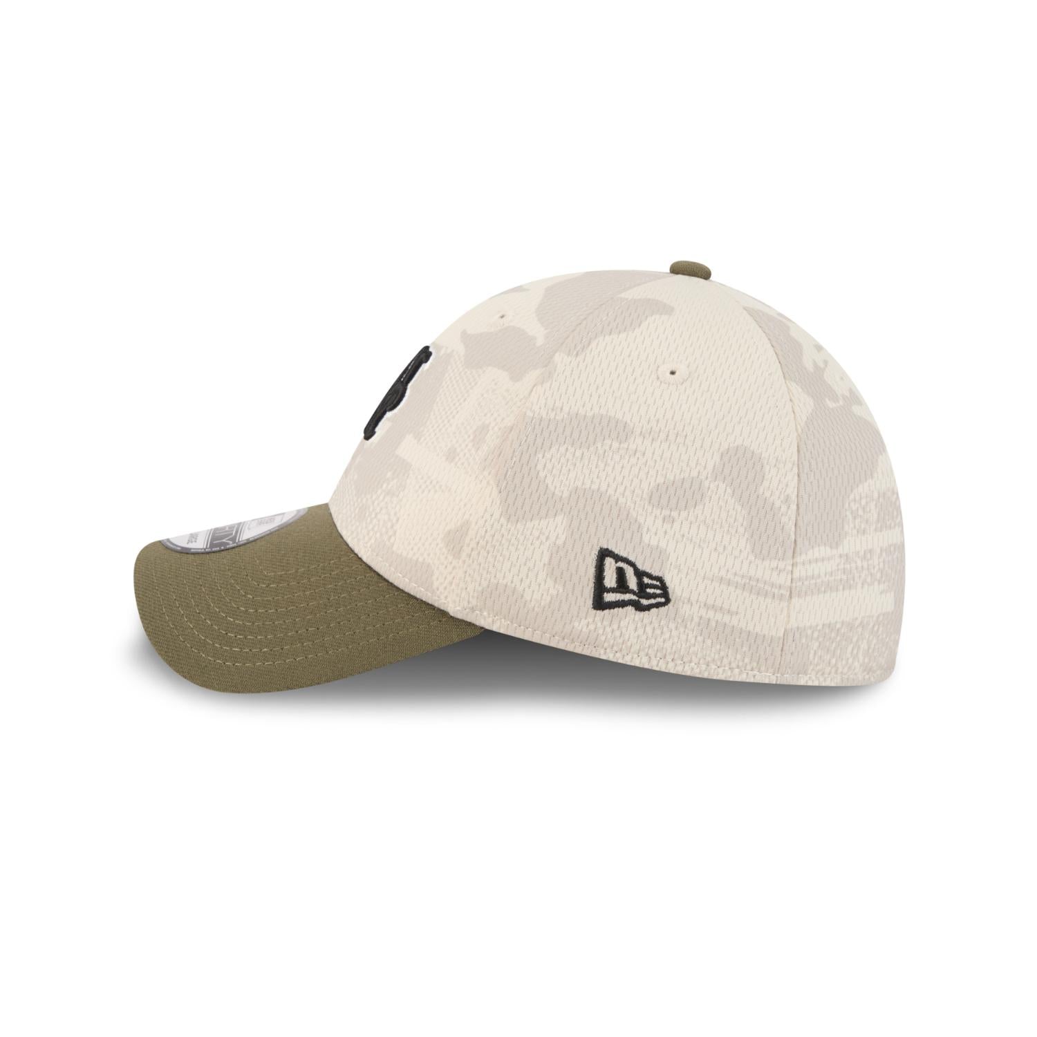 New York Mets 2025 MLB Armed Forces New Era 39THIRTY Flex Cap Beige