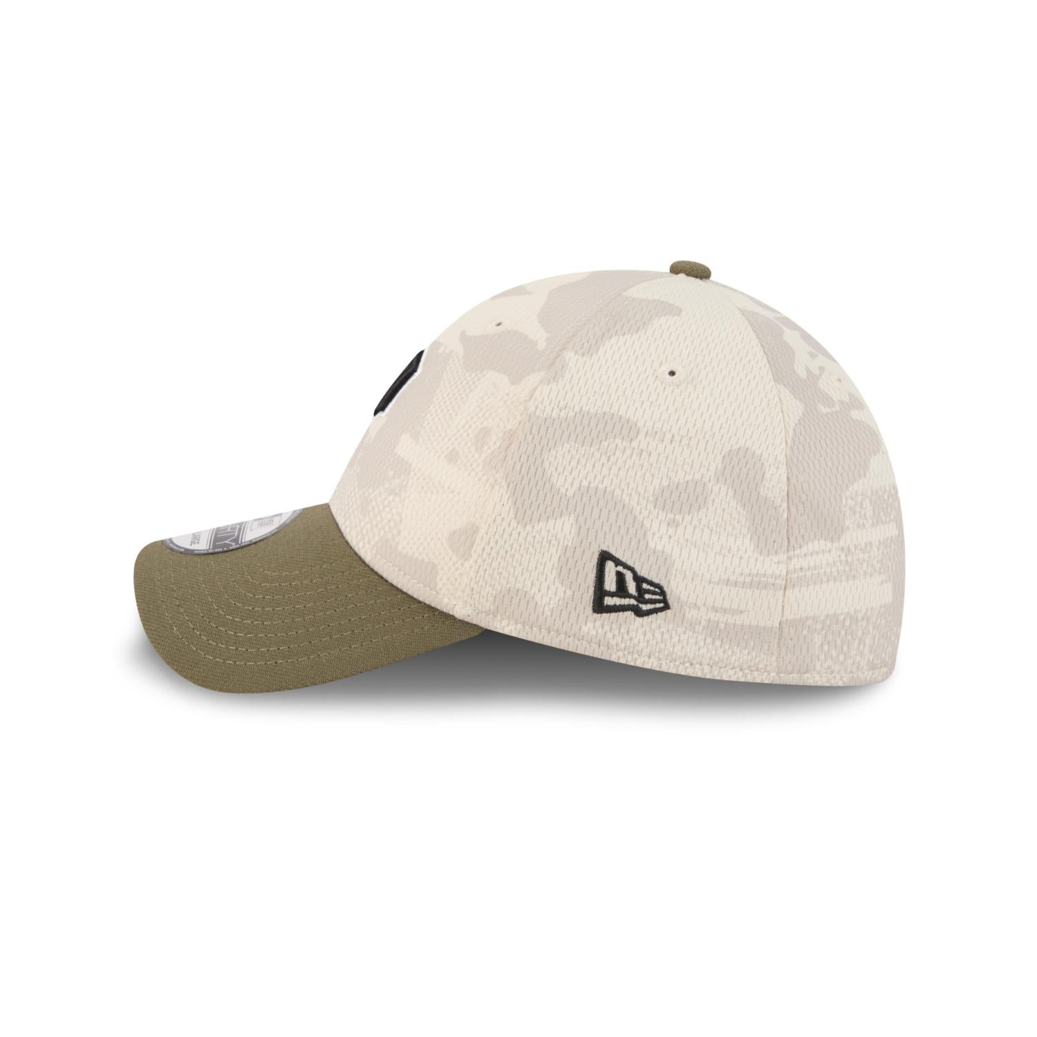 Pittsburgh Pirates 2025 MLB Armed Forces New Era 39THIRTY Flex Cap Beige