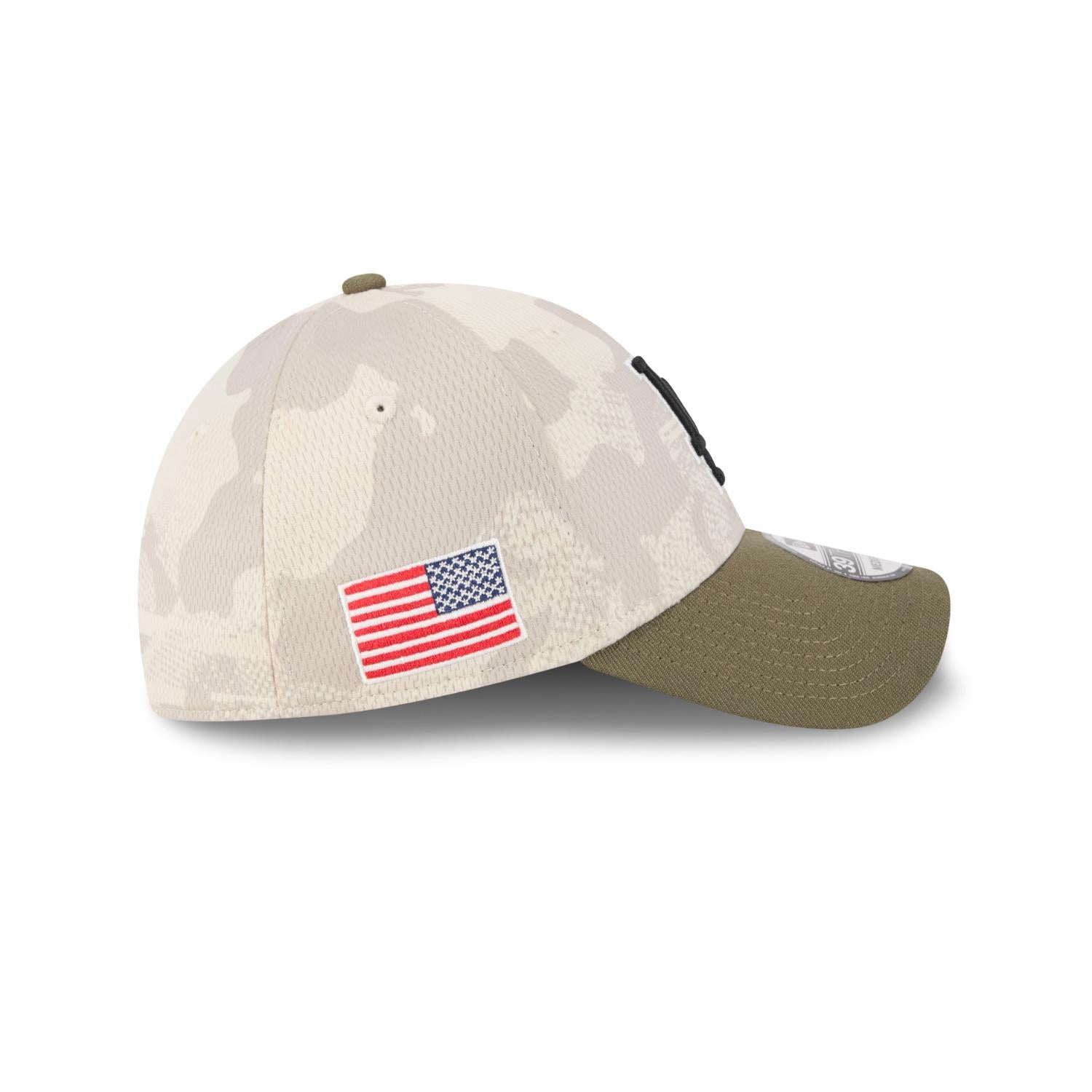 Los Angeles Dodgers 2025 MLB Armed Forces New Era 39THIRTY Flex Cap Beige