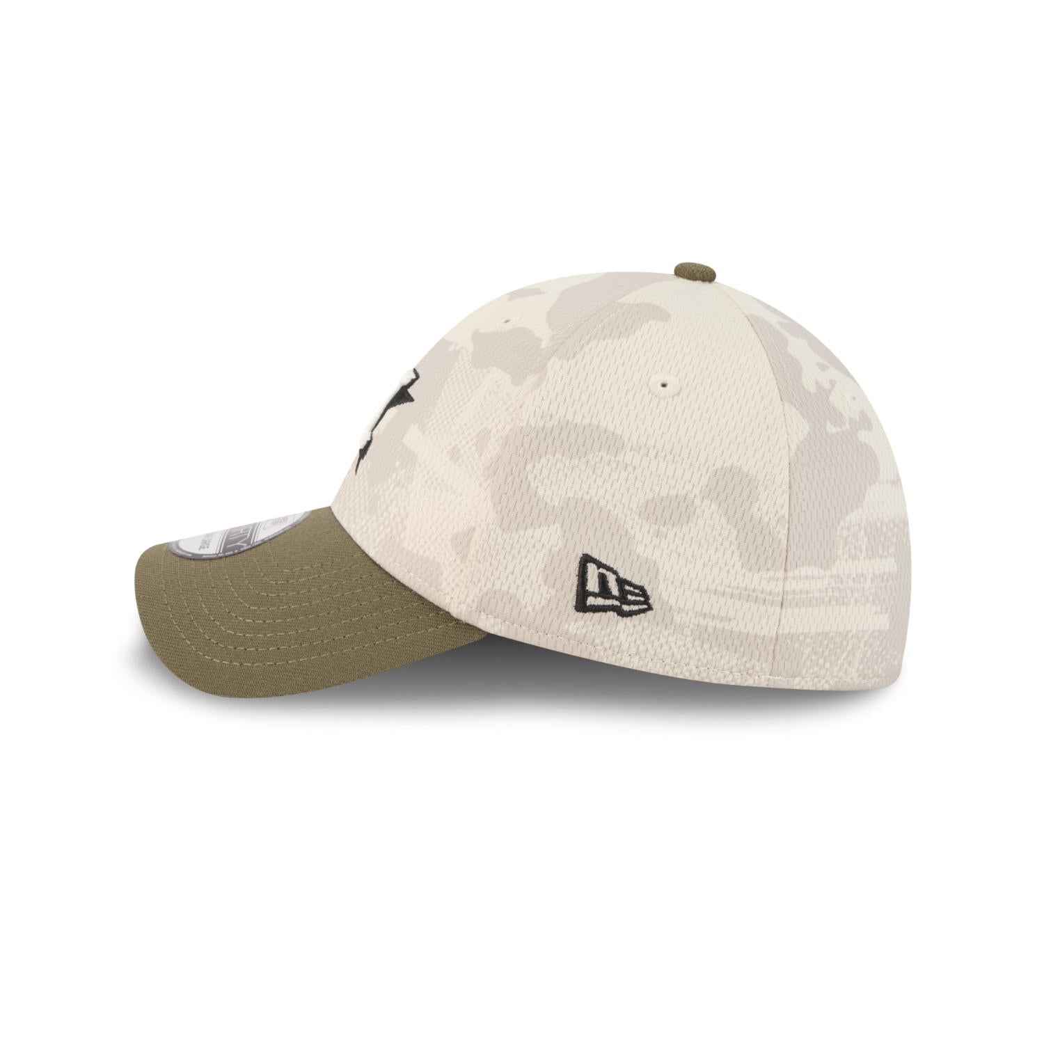 Houston Astros 2025 MLB Armed Forces New Era 39THIRTY Flex Cap Beige