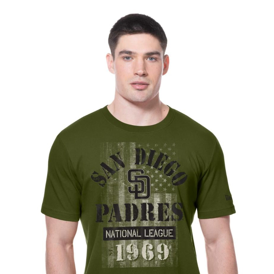 San Diego Padres New Era MLB 2025 Armed Forces T-Shirt Olivegrün