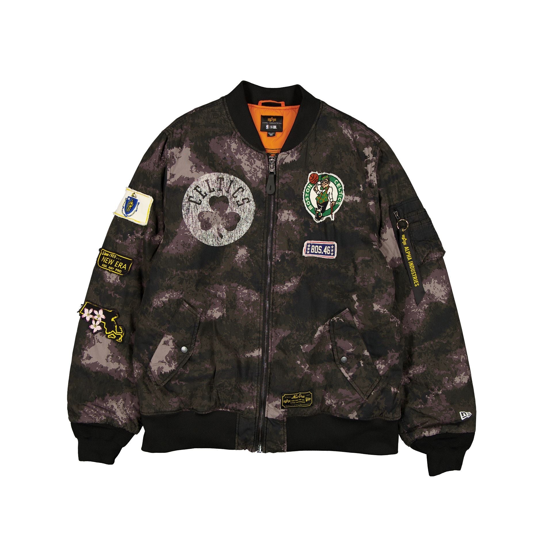 Neue schwarze Camouflage-Bomberjacke von New Era für die Boston Celtics, mit Alpha Industries MA-1 Design, sportlich und stylisch.