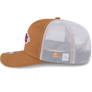 Neue Era Kansas City Chiefs 9SEVENTY Trucker Cap in Beige mit Stretch-Snap-Verschluss, seitliche Ansicht