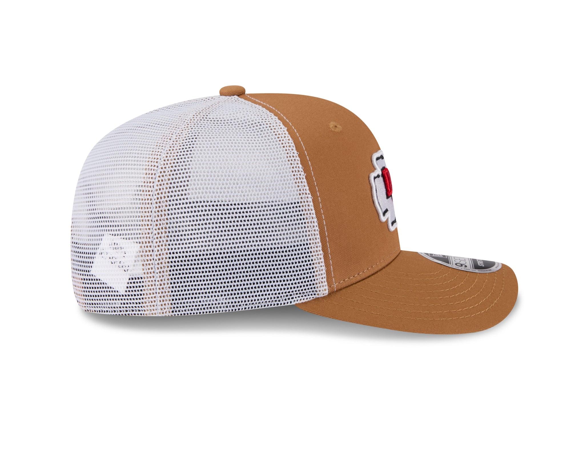 Neue Era Kansas City Chiefs 9SEVENTY Stretch-Snap Trucker Cap in Beige, seitliche Ansicht der NFL Cap