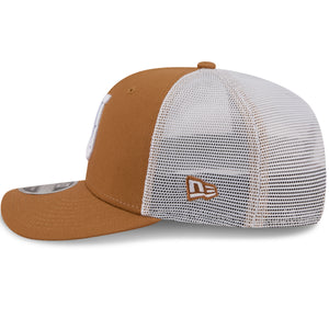 Beige NFL Cap von New Era mit 9SEVENTY Stretch-Snap Trucker Design und Indianapolis Colts Logo, seitliche Ansicht