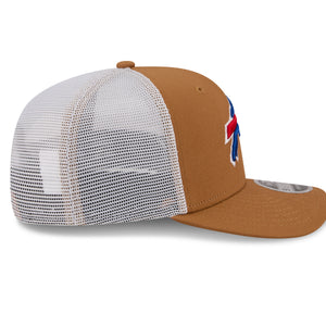 Neue Era Buffalo Bills 9SEVENTY Trucker Cap in Beige, Stretch-Snap, seitliche Ansicht, sportlicher NFL Cap für Fans