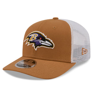 Neue Era Baltimore Ravens 9SEVENTY Stretch-Snap Trucker Cap in Beige, NFL-Cap mit Markenlogo und Mesh-Design