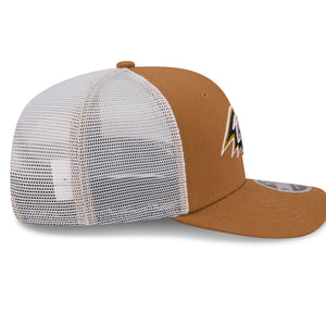 Neue Era Baltimore Ravens 9SEVENTY Stretch-Snap Trucker Cap in Beige, seitliche Ansicht, sportliche NFL Baseballcap