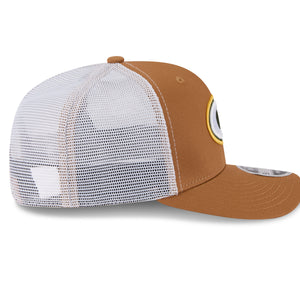 Grüne Green Bay Packers New Era 9SEVENTY Trucker Cap mit beige Stretch-Snap-Design, seitliche Ansicht