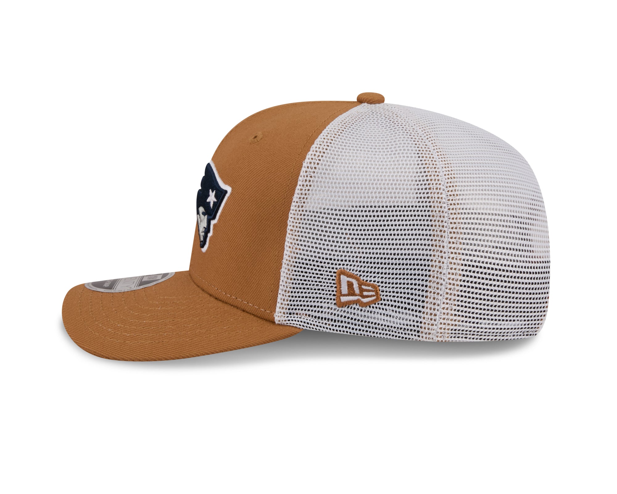 Neue England Patriots New Era 9SEVENTY Cap im Beigeton, Trucker-Stil mit Stretch-Snap-Verschluss, seitliche Ansicht