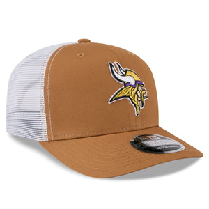 Neue Era Minnesota Vikings 9SEVENTY Trucker Cap in Beige mit Stretch-Snap, NFL-Logo und Mesh-Rückseite, sportliches Cap-Design