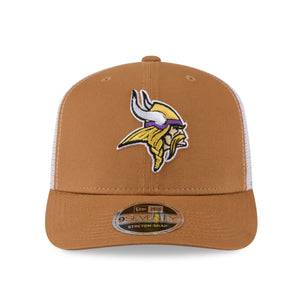 Neue Era Minnesota Vikings 9SEVENTY Stretch-Snap Trucker Cap in Beige, mit verstellbarem Schnappverschluss und Vikings-Logo.