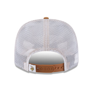 Neue Era Minnesota Vikings 9SEVENTY Stretch-Snap Trucker Cap in beigem Stoff mit Team-Logo sichtbar