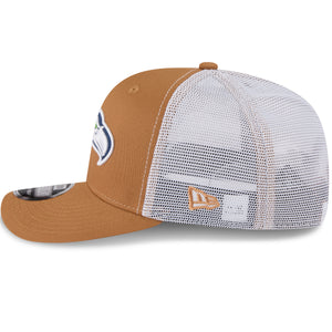 Neue Era Seattle Seahawks 9SEVENTY Stretch-Snap Trucker Cap in Beige, seitliche Ansicht, NFL-Design, bequemer Trucker-Stil