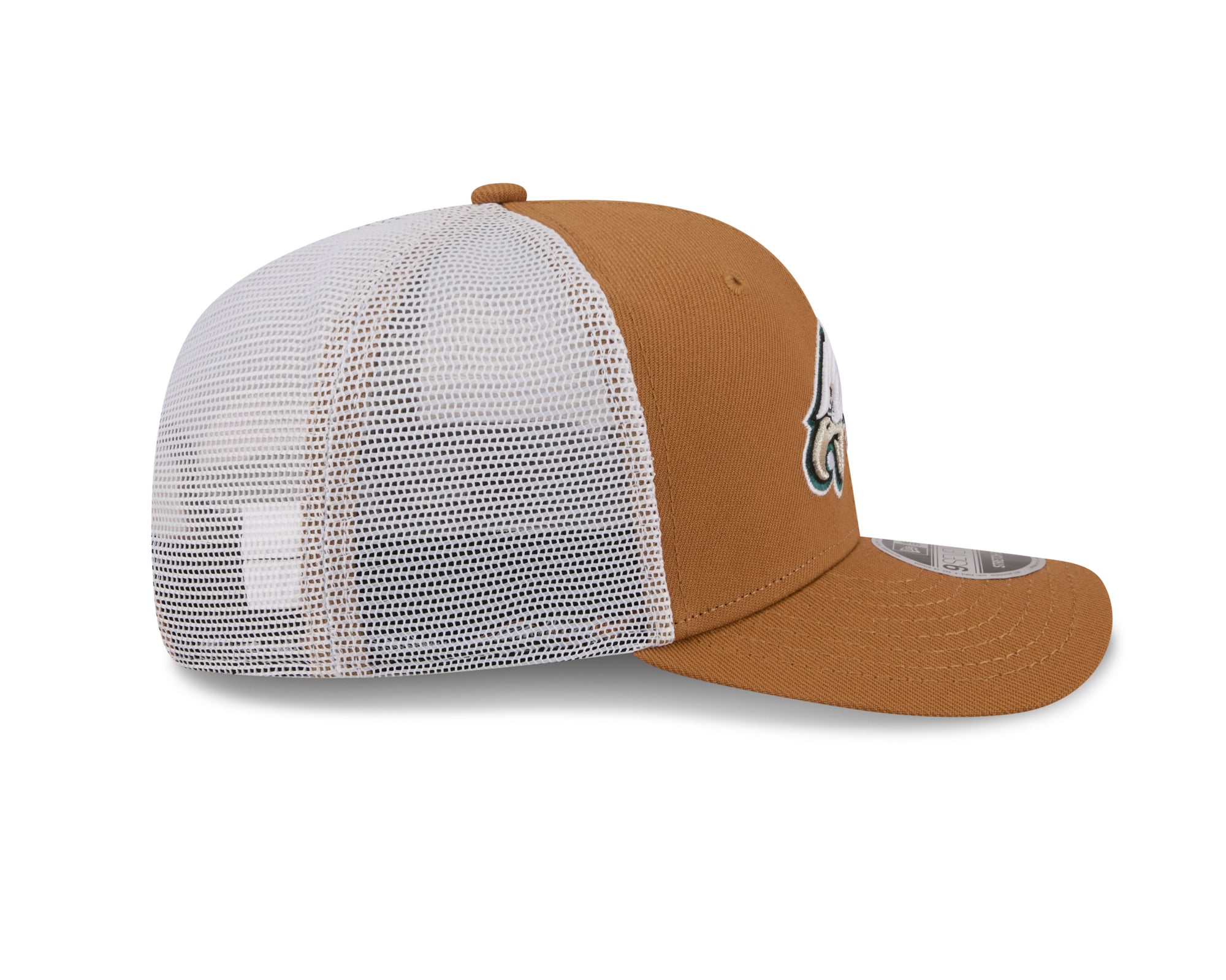 Neue Era Philadelphia Eagles 9SEVENTY Stretch-Snap Trucker Cap in Beige, seitliche Ansicht, sportliches NFL-Cap für Fans