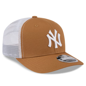 Beige New Era New York Yankees 9SEVENTY Stretch-Snap Trucker Cap, verstellbar mit Mesh-Rückseite und Yankees-Logo vorne