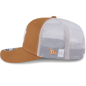 Neue Era New York Yankees 9SEVENTY Stretch-Snap Trucker Cap in Beige, seitliche Ansicht