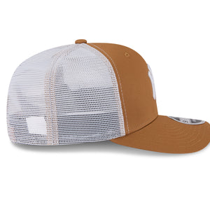 New York Yankees New Era 9SEVENTY Cap mit Stretch-Snap, beige, Trucker-Design, seitliche Ansicht, MLB-Baseballmütze