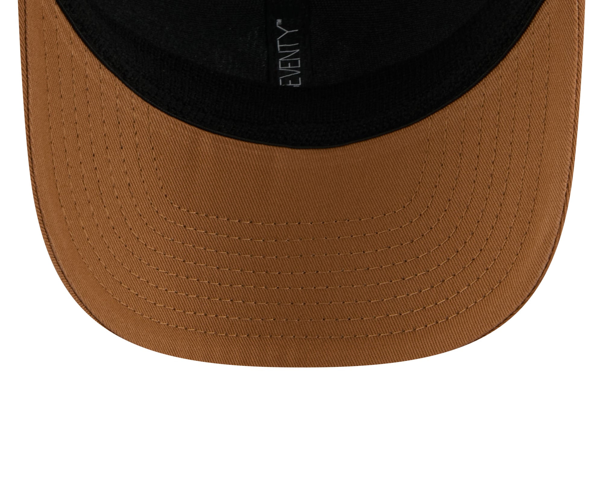 Neue York Yankees New Era 9SEVENTY Trucker Cap in Beige, mit Stretch-Snap-Verschluss und MLB-Logo sichtbar