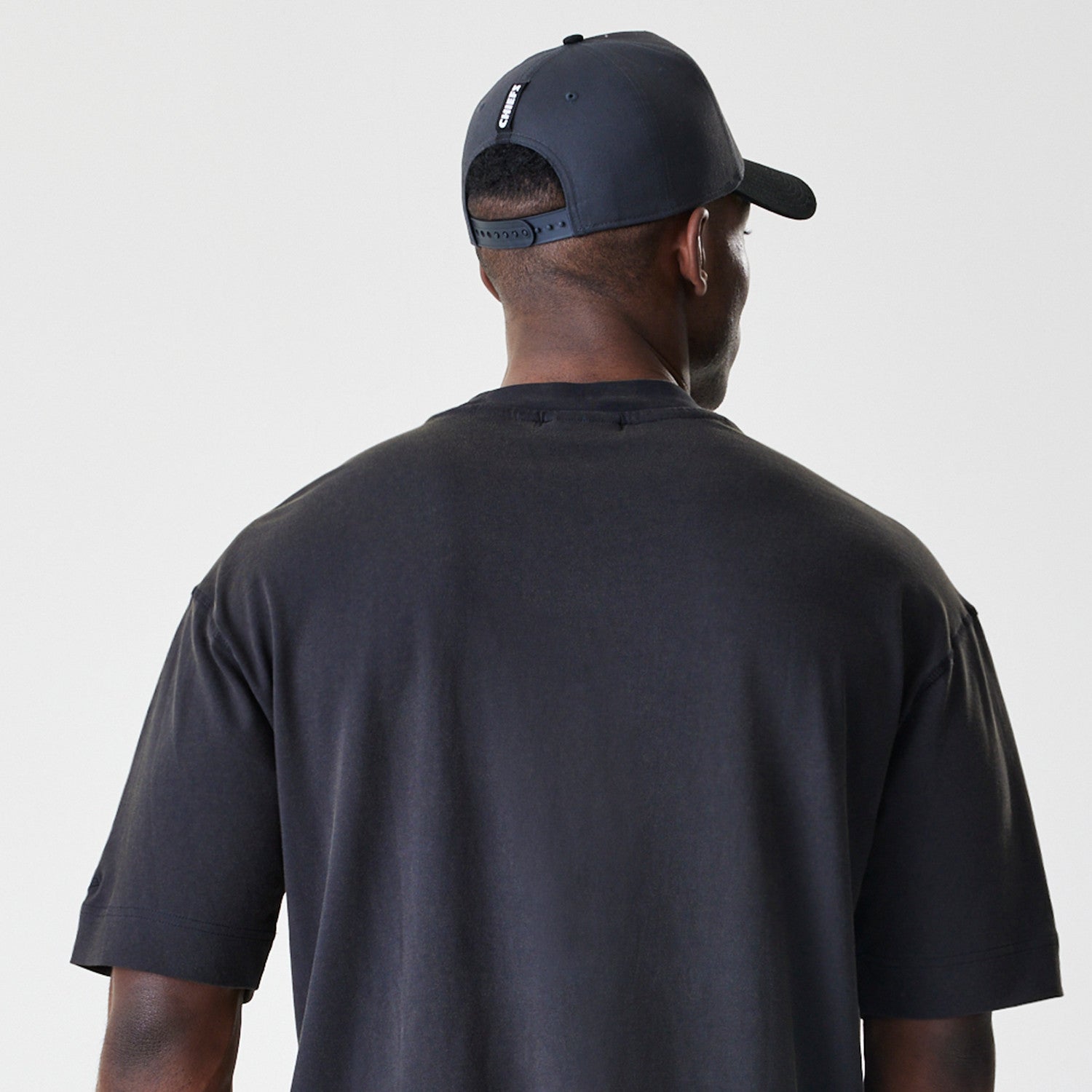 NFL WASHED BOXY TEE KANCHI  BLK - STADIUMDREAMS