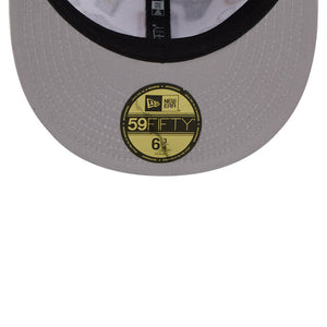 Weißer NBA Logo All Over Limited Edition New Era 59FIFTY Cap, detailreiche Kappe mit NBA-Design und Markenlogo.