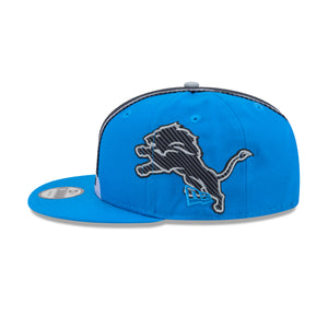 Neue Era Detroit Lions NFL 9FIFTY Cap mit blauer Rivalries Limited Helmet Pack, seitlicher Blick auf Cap-Design.