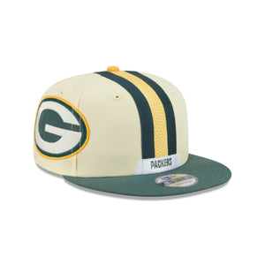 Grüne Bay Packers New Era 2026 Rivalries Limited Helmet Pack 9FIFTY NFL Cap in Beige, mit Team-Logo und sportlichem Design