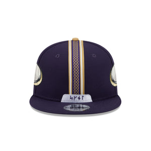 Lila New Era NFL Cap mit Minnesota Vikings 2026 Rivalries Limited Helmet Pack, 9FIFTY Snapback, detailreiche Stickerei