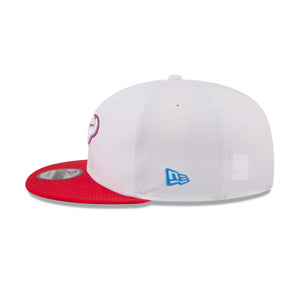 Weiße NEW ERA Houston Texans NFL Rivalries 9FIFTY Snapback Cap mit Logos und Seitendesign auf der Seite.