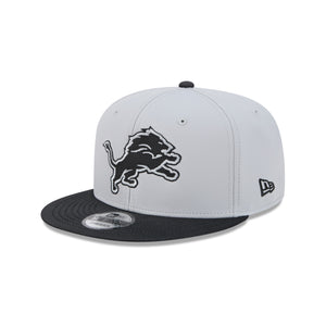 Neue Era Detroit Lions 2026 NFL Rivalries 9FIFTY Snapback Cap in Silber Grau, detailreiche Cap mit Logos und NFL-Design.