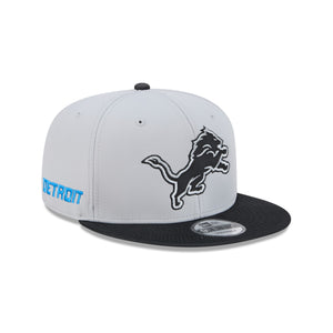 Neue Era Detroit Lions 2026 NFL Rivalries 9FIFTY Snapback Cap in Silber Grau, mit Lions-Logo und sportlichem Design.