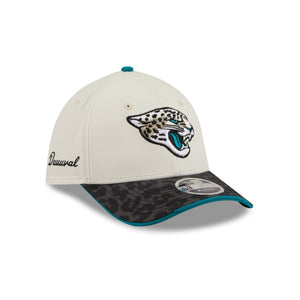 Neue Era Jacksonville Jaguars 2026 NFL Rivalries Sideline 39THIRTY Flex Cap in Beige, mit Team-Logo und weichem Stoff.