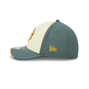 Grüne New Era Cap der Green Bay Packers NFL Rivalries 2026, 39THIRTY Flex Cap mit Team-Logo, seitliche Ansicht