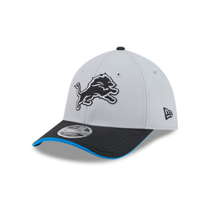 Silbergraue New Era Detroit Lions 2026 NFL Rivalries 39THIRTY Flex Cap, Detailansicht
