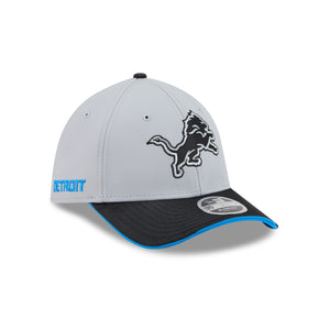 Neue Era Detroit Lions NFL Rivalries 2026 39THIRTY Flex Cap in Silber Grau, sportliche Baseballmütze mit Team-Logo.