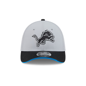 Neue Era Detroit Lions NFL Rivalries 2026 Flex Cap in Silber Grau, 39THIRTY Sideline, detailreiche Cap für Fans