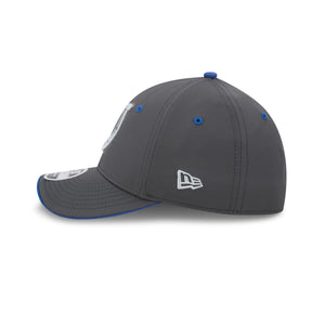 Graue New Era Indianapolis Colts NFL Rivalries 39THIRTY Flex Cap, seitliche Ansicht, mit Teamlogo und sportlichem Design