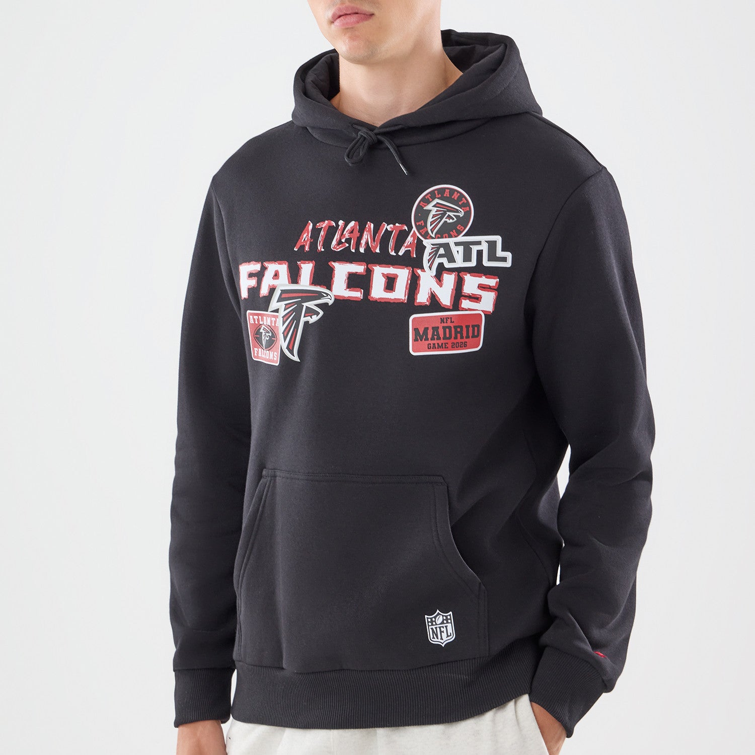 Atlanta Falcons New Era 2026 Madrid Game Patches NFL Hoodie Schwarz