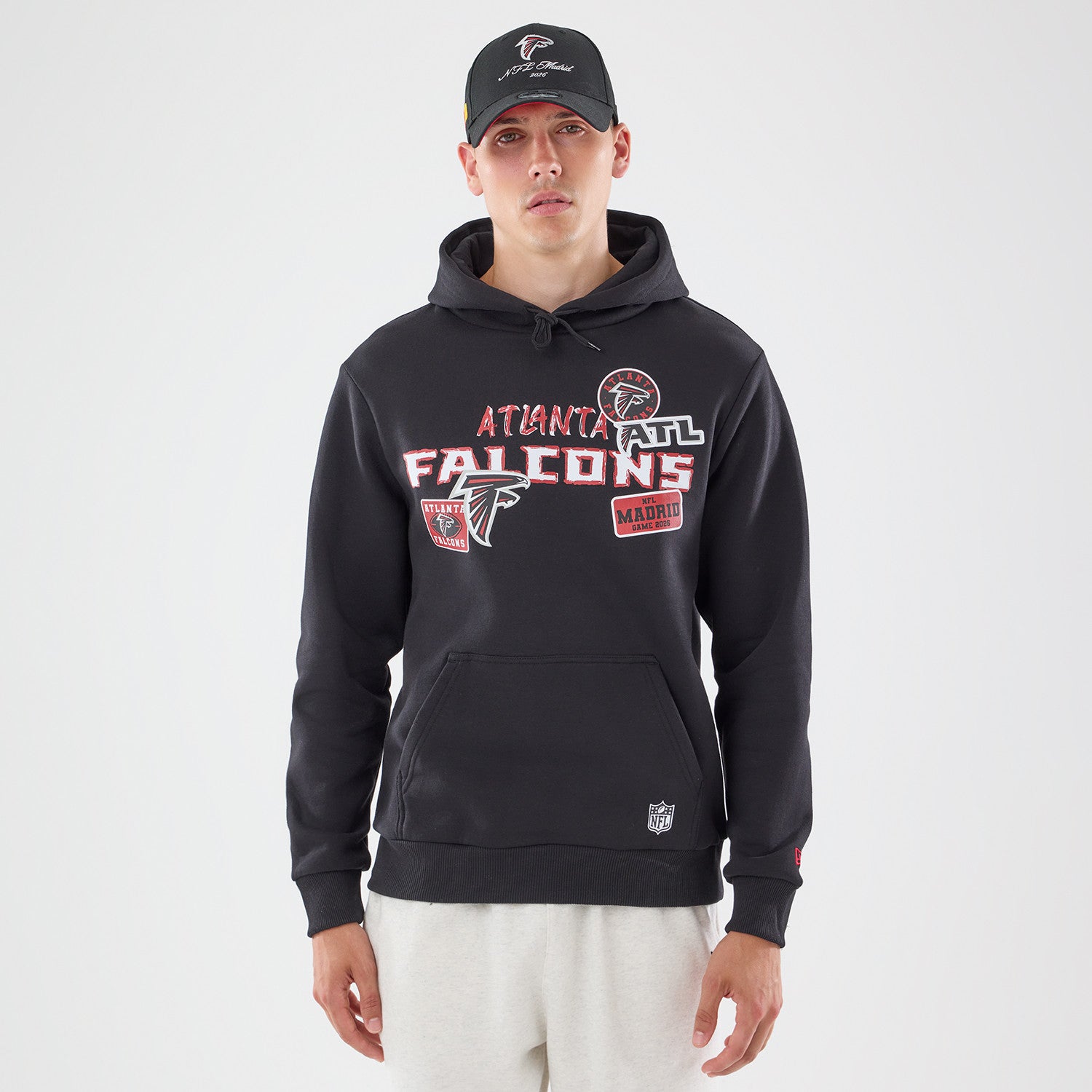Atlanta Falcons New Era 2026 Madrid Game Patches NFL Hoodie Schwarz