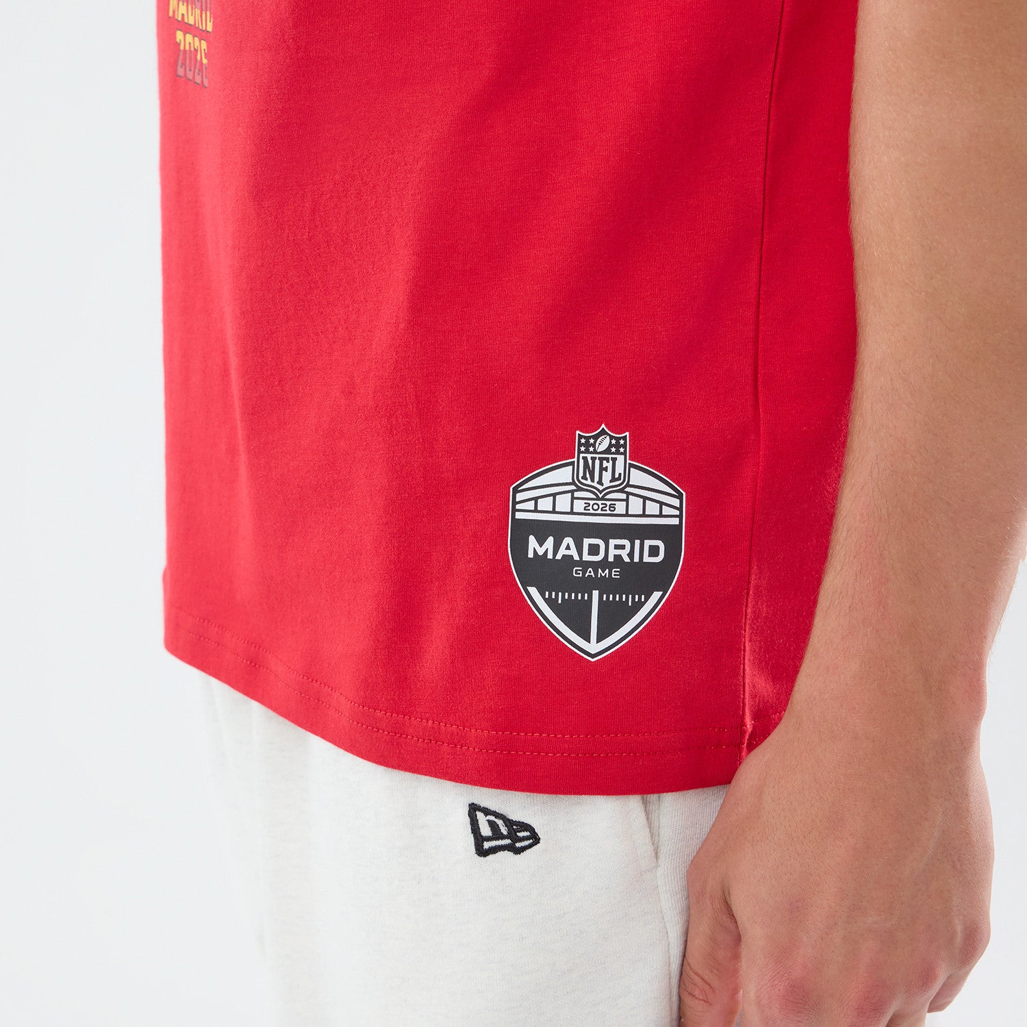 Atlanta Falcons New Era 2026 Madrid Game Backprint NFL T-Shirt Rot