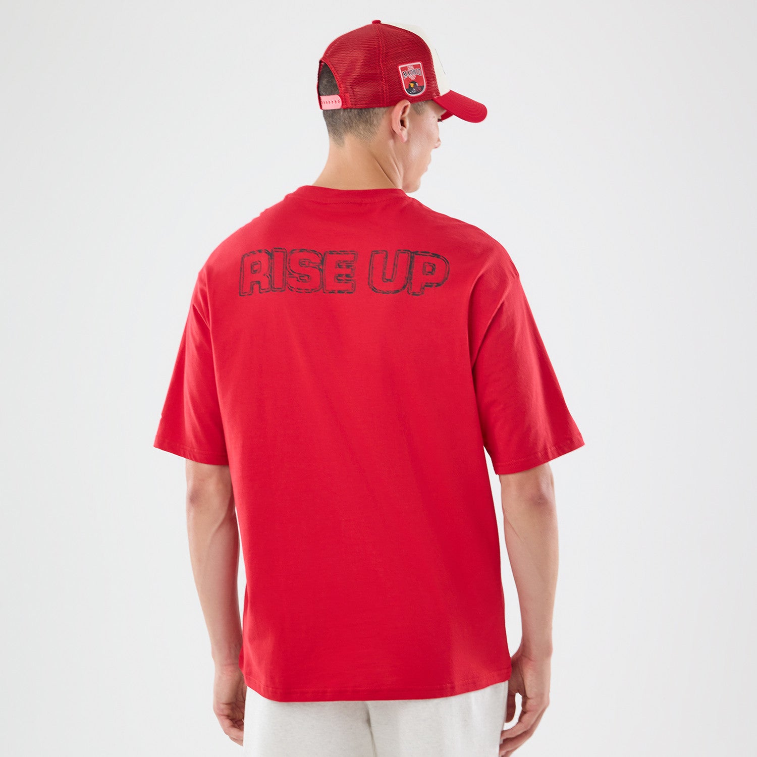 Atlanta Falcons New Era 2026 Madrid Game Backprint NFL T-Shirt Rot