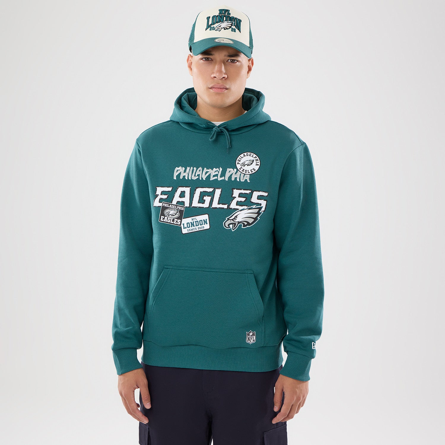 Philadelphia Eagles New Era 2026 London Game Patches NFL Hoodie Grün