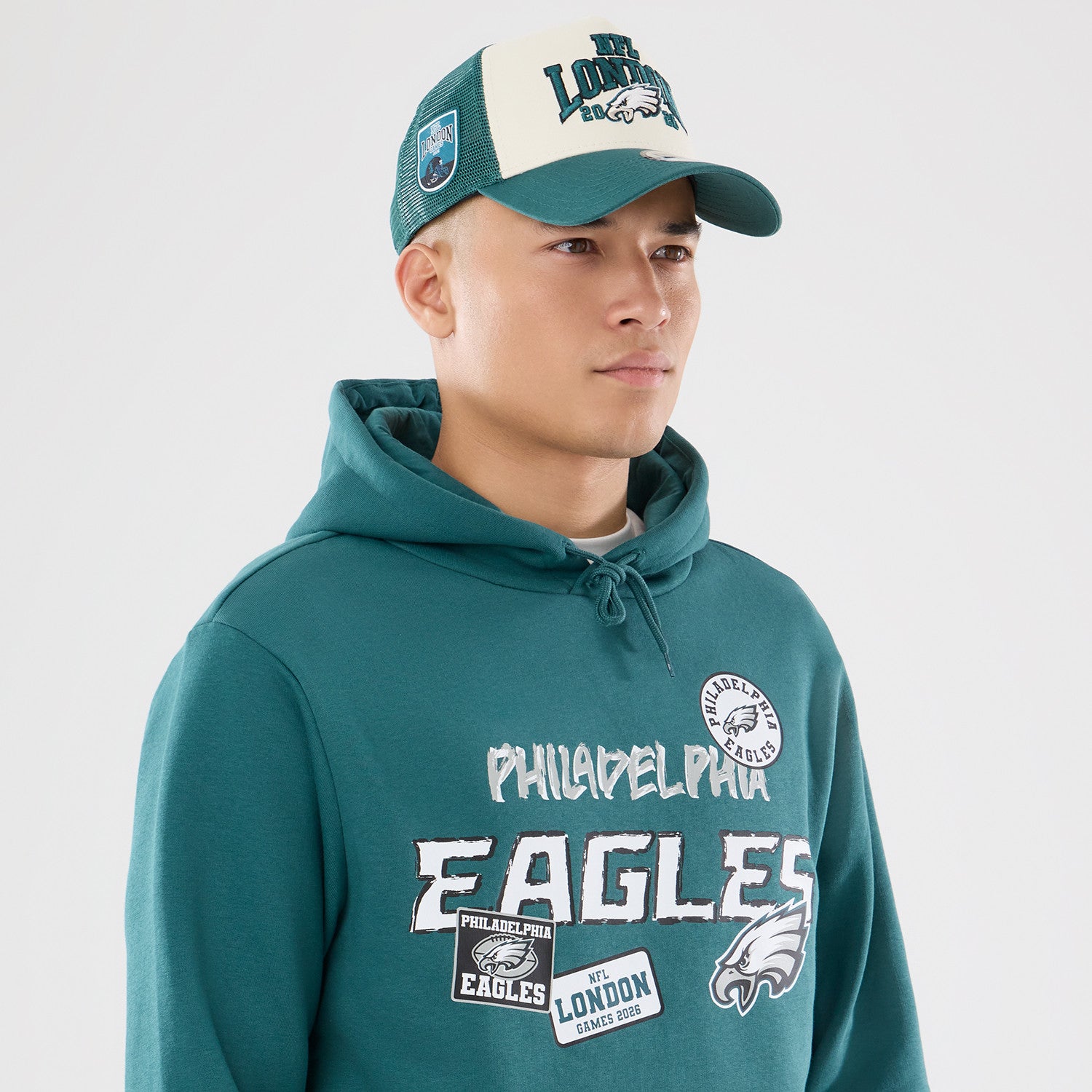 Philadelphia Eagles New Era 2026 London Game Patches NFL Hoodie Grün