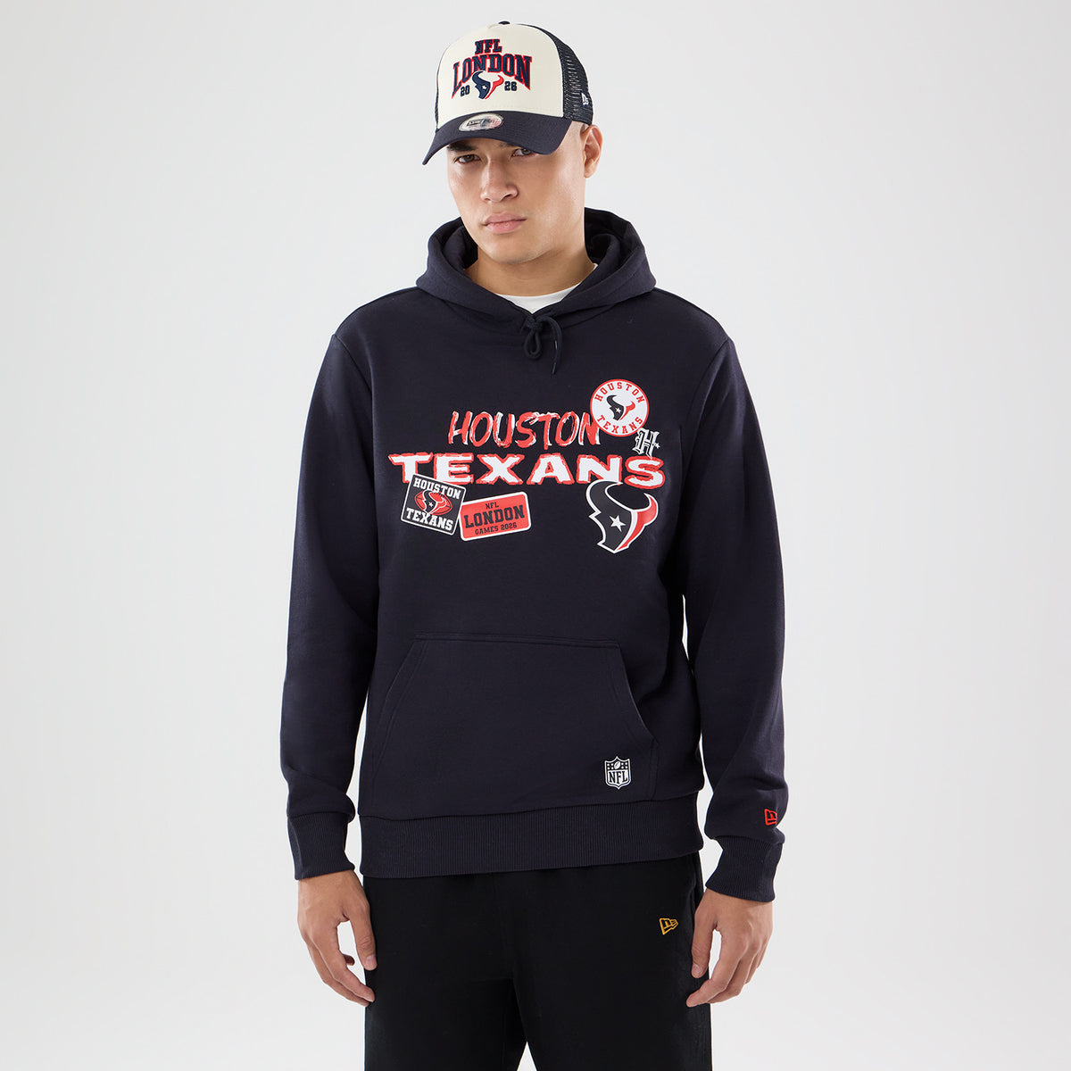 NFL Hoodie von NEW ERA in Navy mit Houston Texans London Game Patches, bequemes Sweatshirt für Fans.